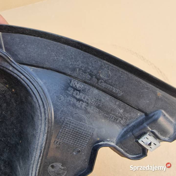 VW GOLF VIII 8 NADKOLE BŁOTNIK LEWE PRZÓD Bieleń