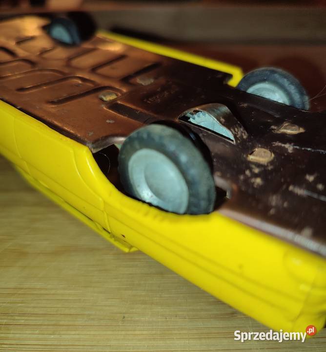 Stary model samochodu Mercedes z napędem na koło mazowieckie