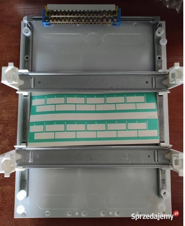 Rozdzielnica natynkowa 4x12 bez drzwiczek IP30 Pszenno