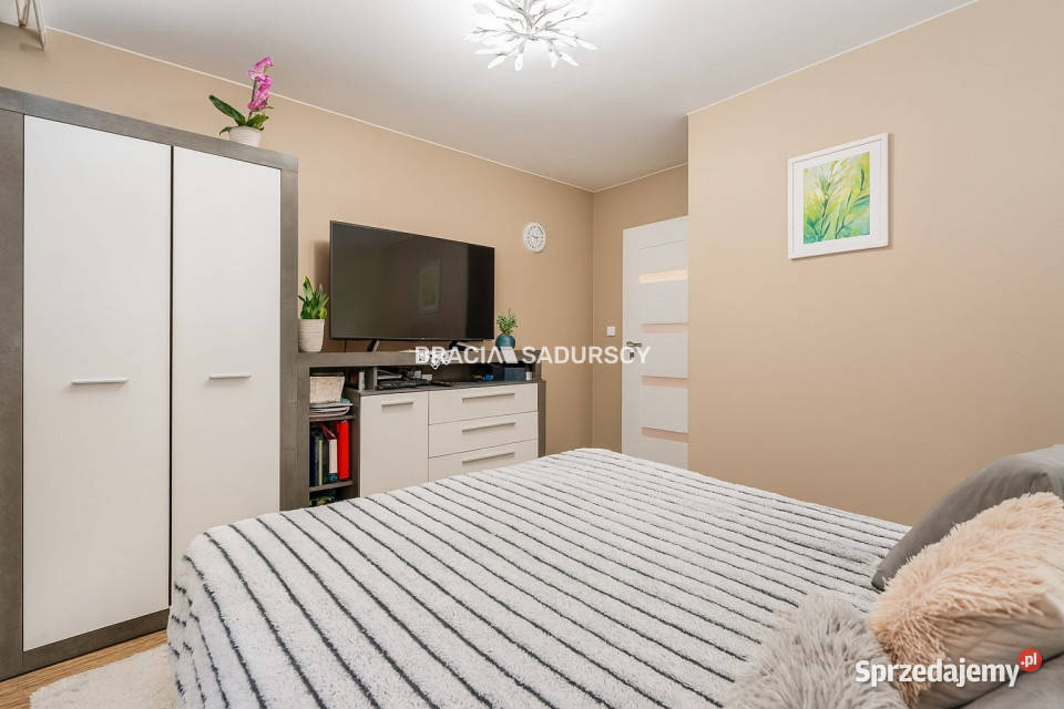 sprzedaży mieszkania 5032m2 3 pokojowe blok Wieliczka