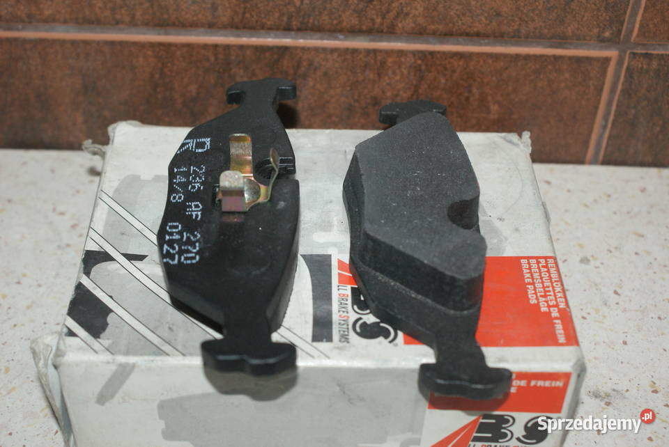 36489 ABS KLOCKI HAMULC BMW 3 E30 8293 TYŁ osobowe mazowieckie