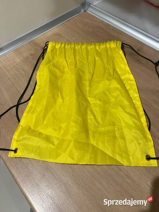 Żółty worek z czarnym wiązaniem Reda