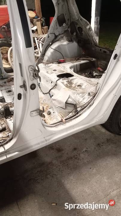 Toyota Yaris błotnik prawylewy podkarpackie