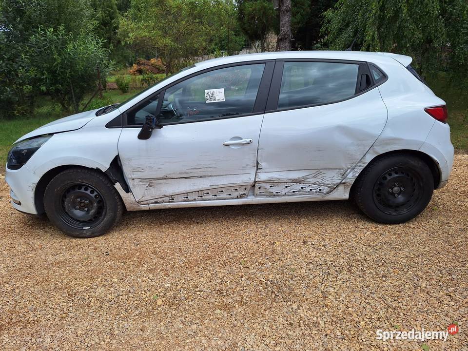 Renault Clio LIFT 12 benz mały przebieg 42 Rok produkcji 2016 Częstochowa