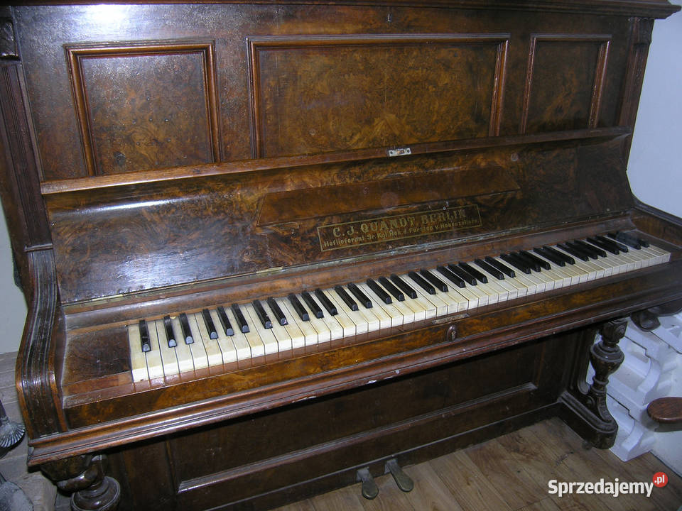 Pianino vintage marki CJQUANOTBERLIN