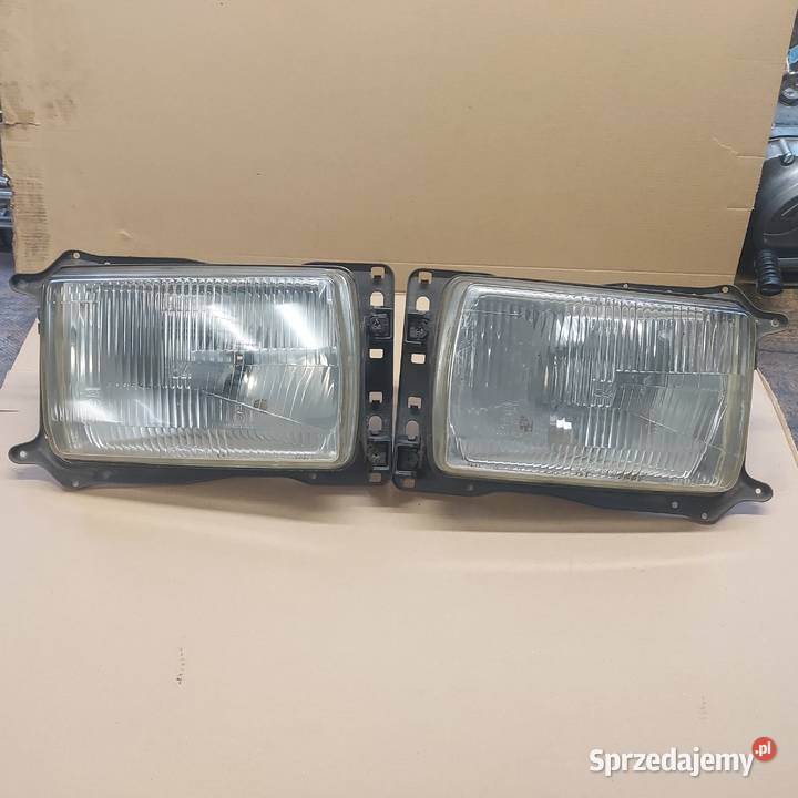 Reflektor Audi 80 B1 z 1978r osobowe Miedźna