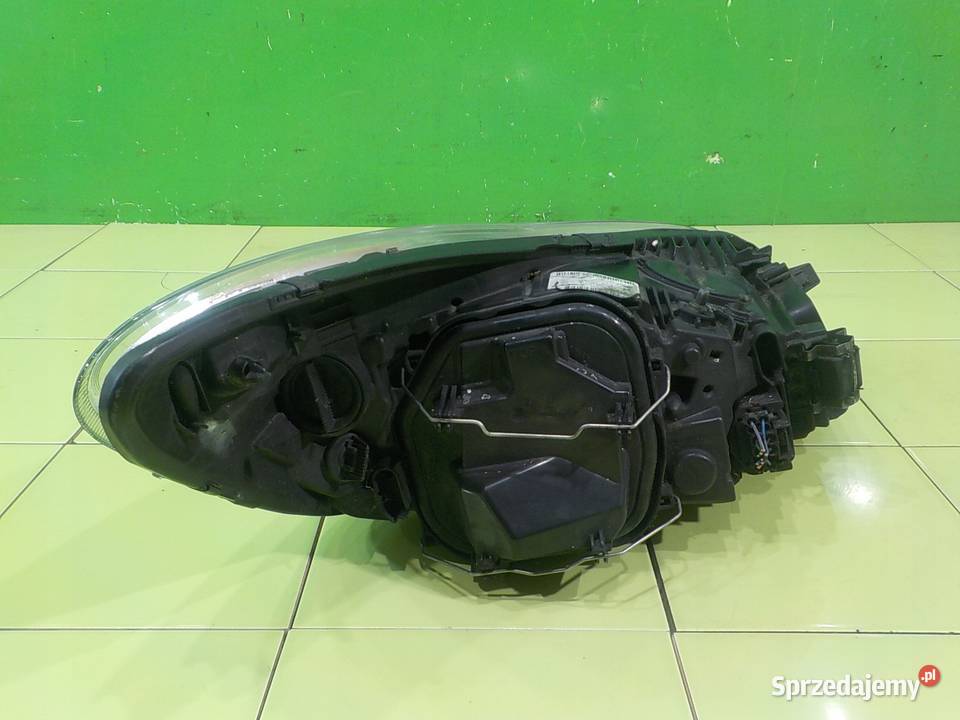 VOLVO C30 LIFT 16 D 10r 3D lampa lewa przod