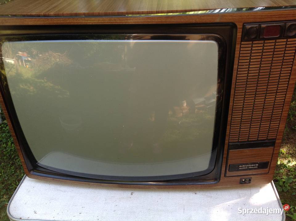 Stary Telewizor Grundig Super - Color 8400TS z wbudowaną grą