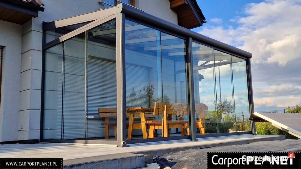 Szklana zabudowa tarasu Warszawa