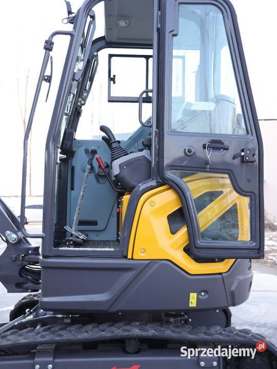 Minikoparka 3 t Mller Machinery MB 30 S silnik sprzedam