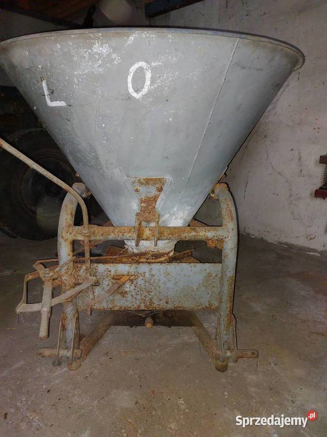 Rozsiewacz nawozu Bąk nieuszkodzony łódzkie