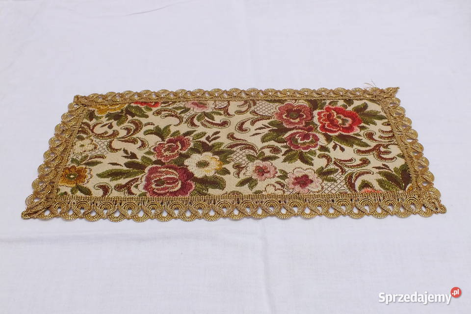 Stara haftowana serwetka Lubin