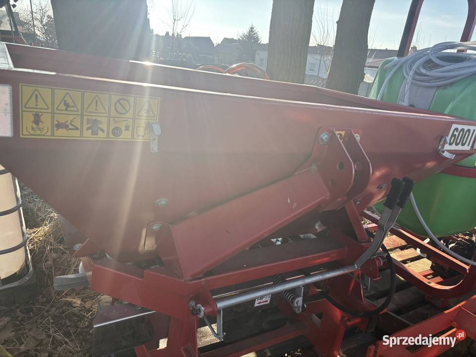 LIKWIDACJA GOSPODARSTWA Sprzedam rozsiewacz Ostrówiec