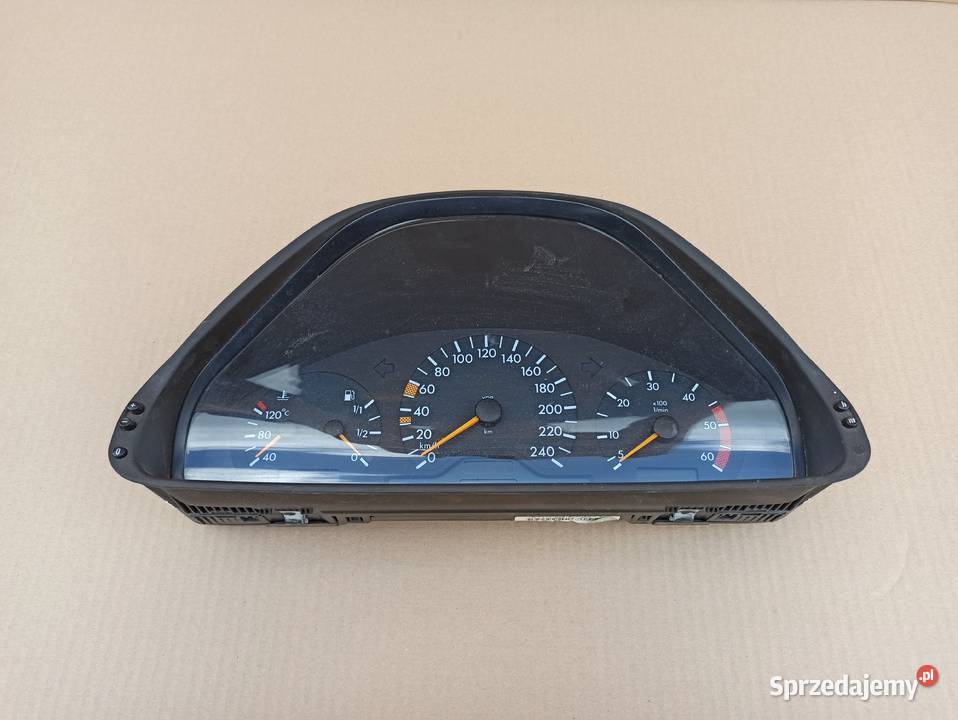 MERCEDES EKLASA W210 LICZNIK ZEGARY A2105401448 Trzciel sprzedam