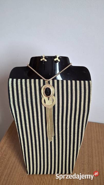 Ciekawy klasyczny wisiorek na łańcuszku Wisiorki Lublin