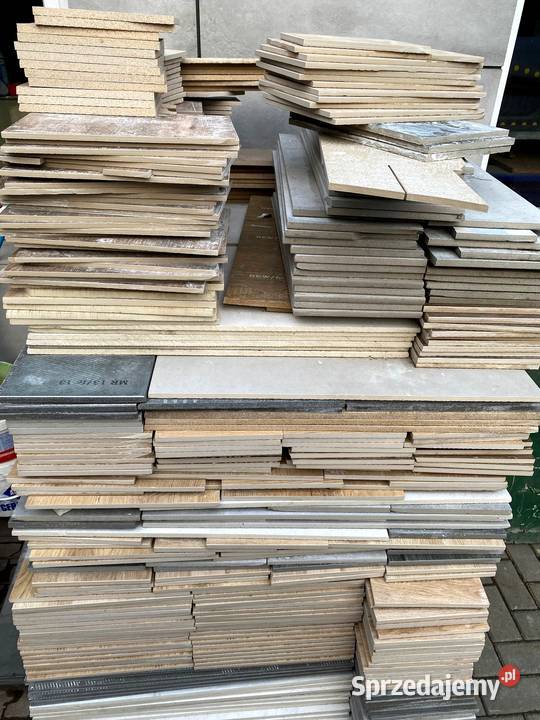 Końcówki ścinki z płytek drewnopodobnych i łódzkie sprzedam