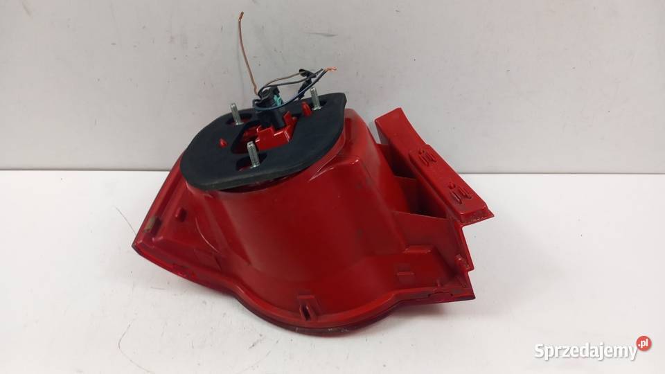 VW PASSAT B6 SEDAN LAMPA TYŁ PRAWA Zbierkowo