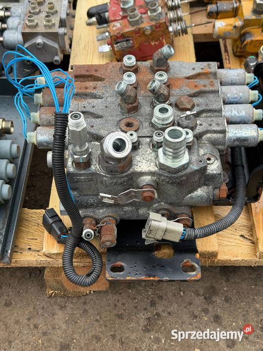 Rozdzielacz hydrauliczny czterosekcyjny HYSTER sprzedam