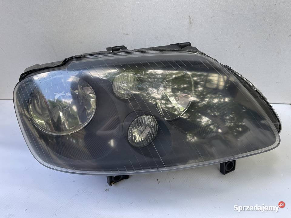 VW TOURAN CROSS PRAWA LAMPA PRZÓD CZARNA osobowe wielkopolskie Ostroróg