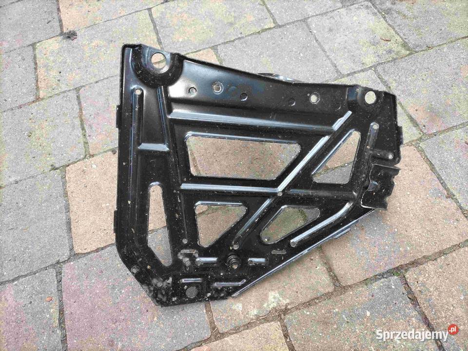 Podstawa akumulatora pod maską BMW E46 SEDAN