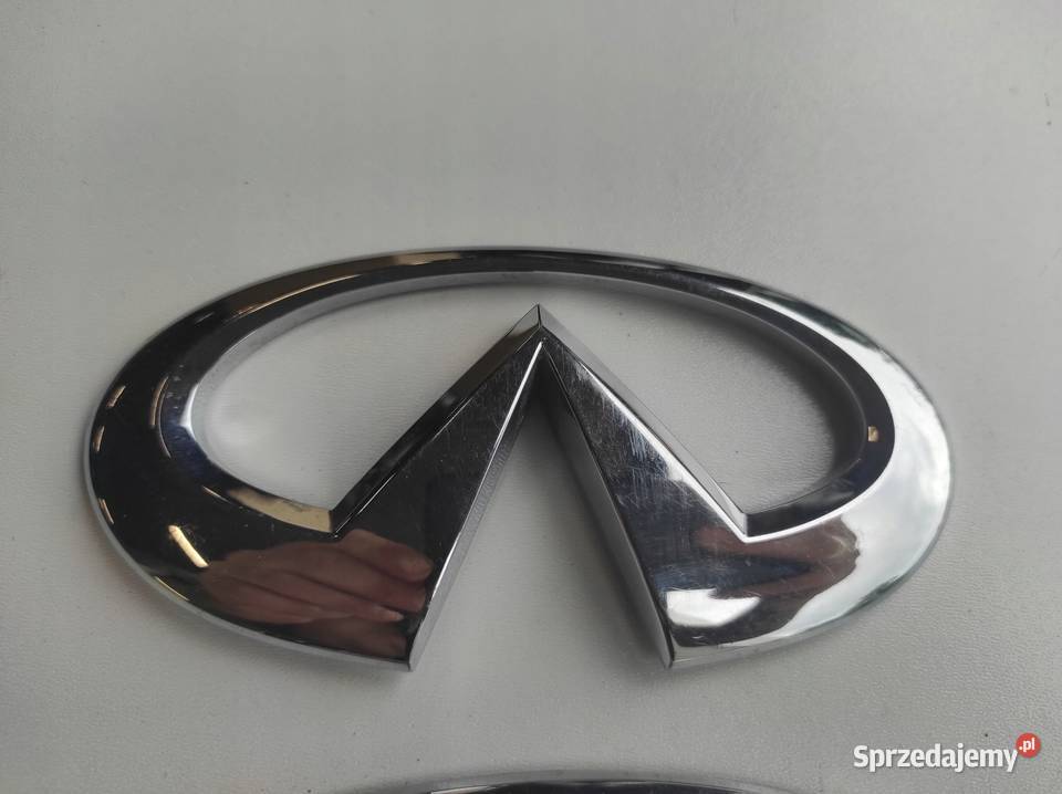 EMBLEMAT LOGO NA GRILL INFINITI QX70 0917 Nowy Tomyśl