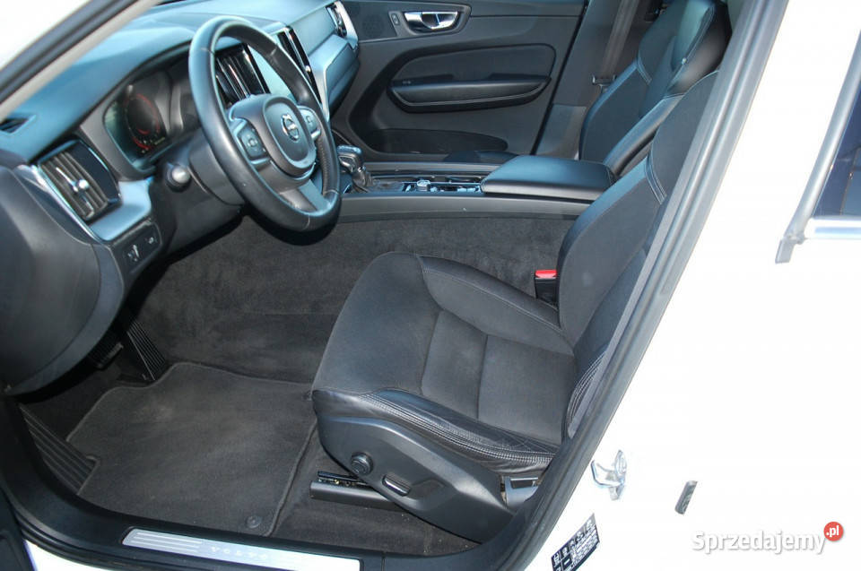 Volvo XC 60 235 Pneumatyka II 2017 Rok produkcji 2018 Dębica sprzedam