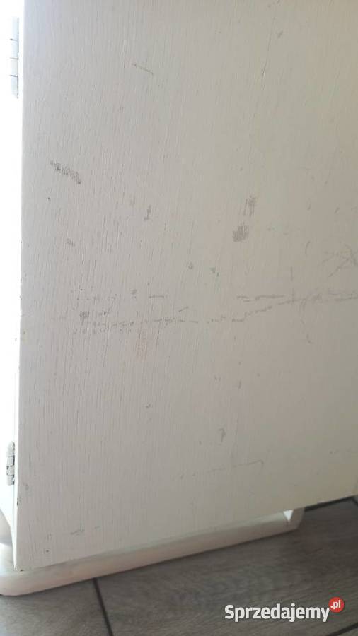 Komoda stara drewniana biała malowana z witrażem zachodniopomorskie Gawroniec