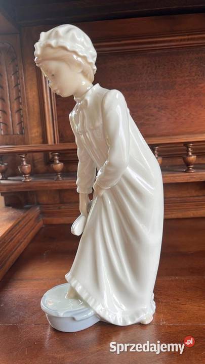 Figurka dziewczyny myjącej nogi 1966r Lladro pomorskie Gdańsk