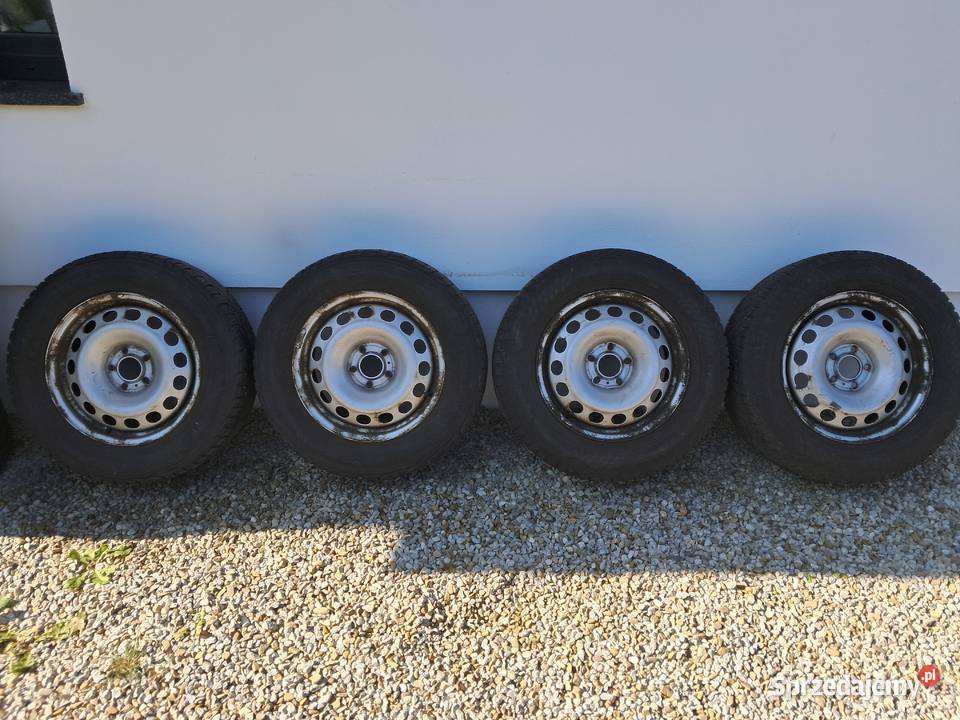 Opony zimowe NOKIAN Hakkapeliitta CR4 21565r16c 65 Lubień