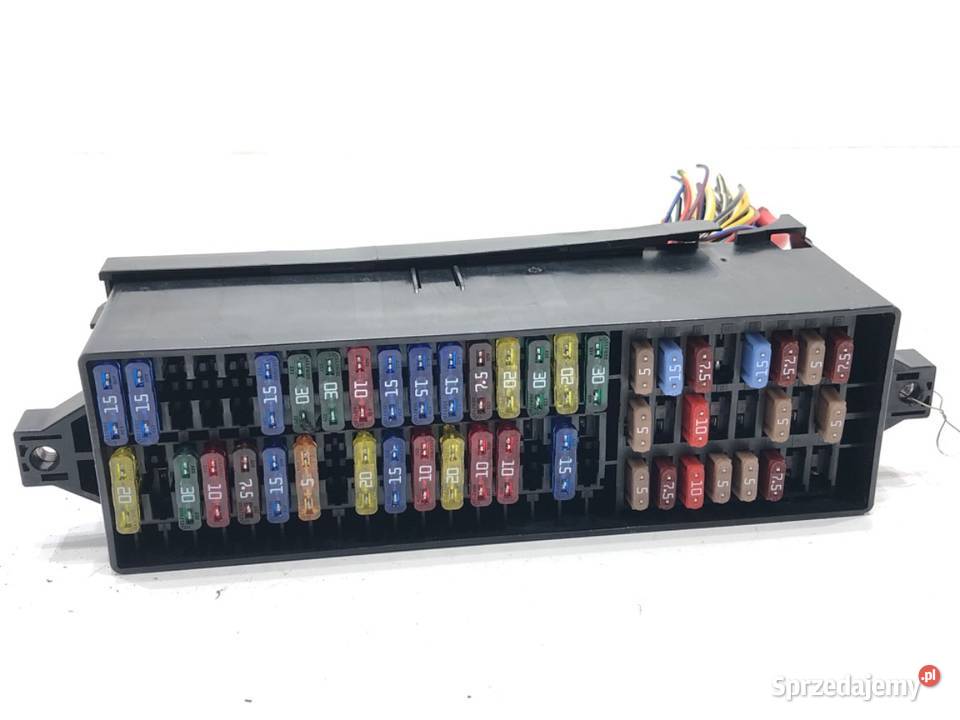 SKRZYNKA BEZPIECZNIKÓW SKODA RAPID Hatchback 12