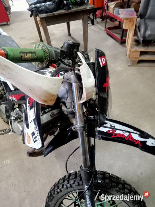 Derbi Senda 5070 kask buty zbroja drugie opony Wszedzień