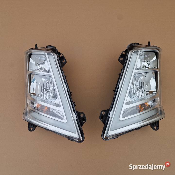 VOLVO FH4 FM4 REFLEKTOR LAMPA PRAWA HALOGEN Bieleń