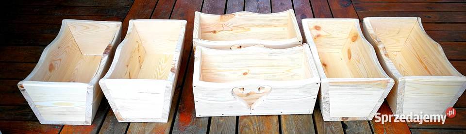 Donica drewniana z motywem serca kwietnik Architektura ogrodowa sprzedam