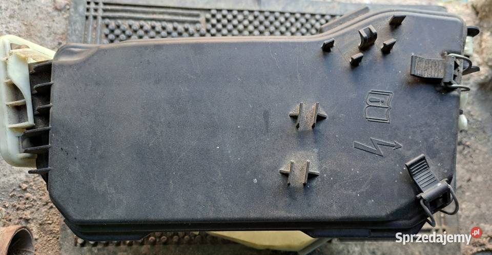 Skrzynka obudowa bezpieczników Mercedes W204 Skrzynki bezpieczników Somonino sprzedam