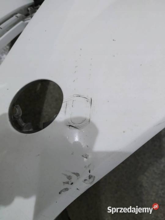 ZDERZAK PRZÓD BIAŁY LEKKO USZKODZONY Skoda Scala