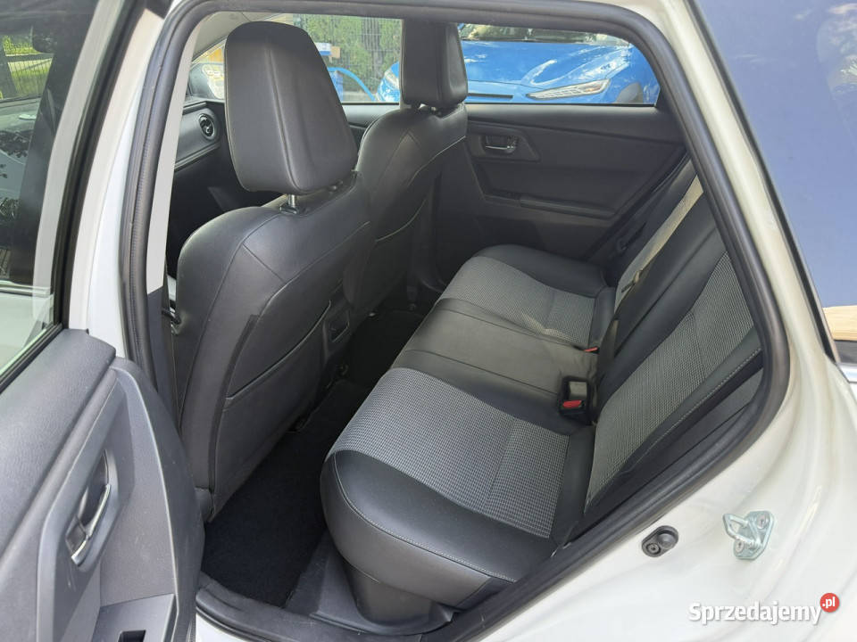 Toyota Auris 18 HSD 136 Prestige Skóra PDC Full gniazdo USB Otwock Mały