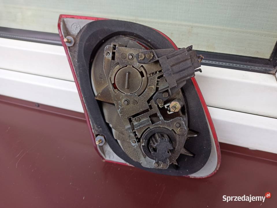 Mercedes W210 sedan lampa tył tylna w klapę osobowe Sieradz