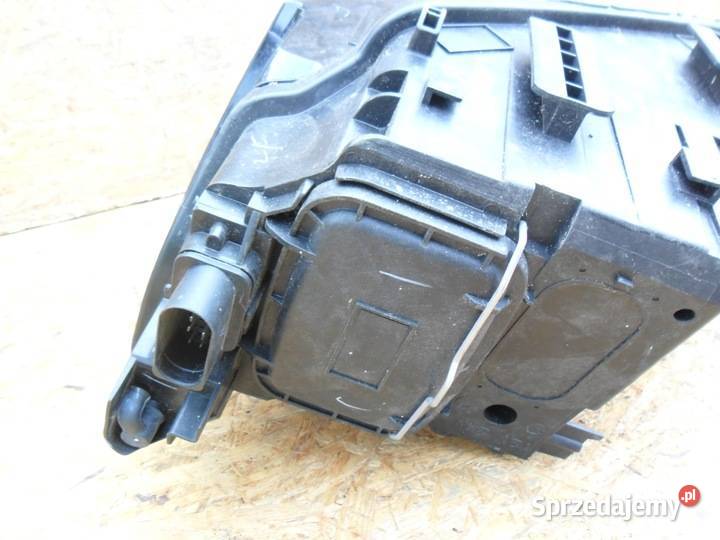 AUDI Q5 LAMPA REFLEKTOR PRAWY XENON osobowe Nowy Tomyśl
