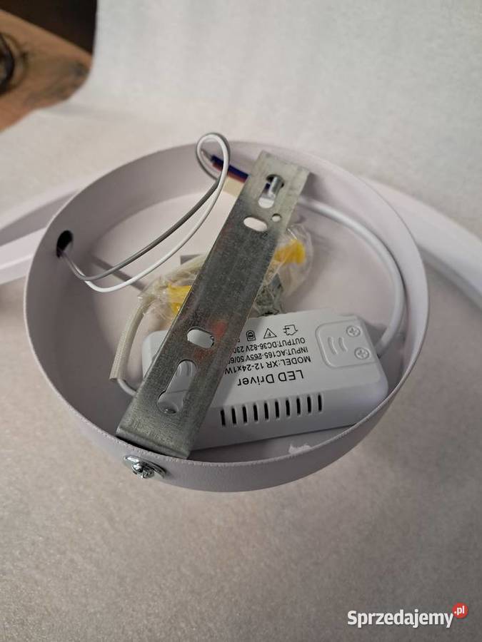 nowa sufitowa lampa LED średnica 40 wysokość 15 Lampy wiszące Sandomierz