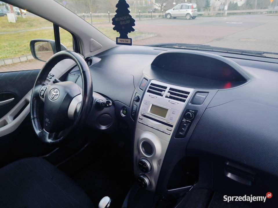 Sprzedam Toyota Yaris II 13 VVTi benzyna 5 drzwi elektryczne lusterka małopolskie Brzesko