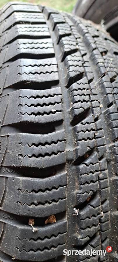 Opony zimowe 4 sztuki 185x102r14c Barum snovanis