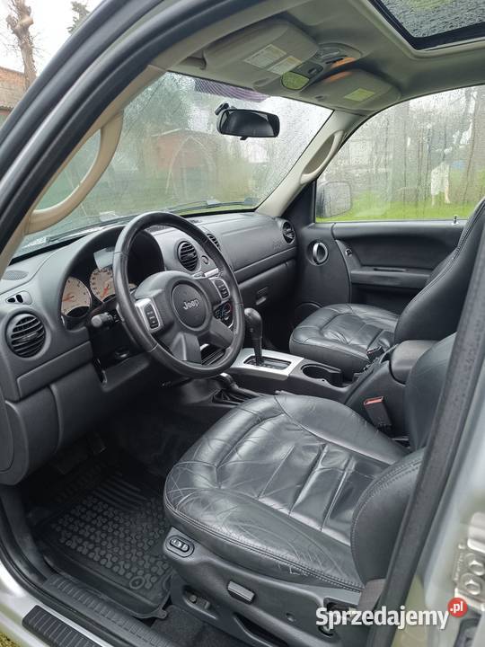 Jeep Cherokee KJ 37 V6 Benzyna Automat 2003 światła przeciwmgielne Cherokee Rawicz