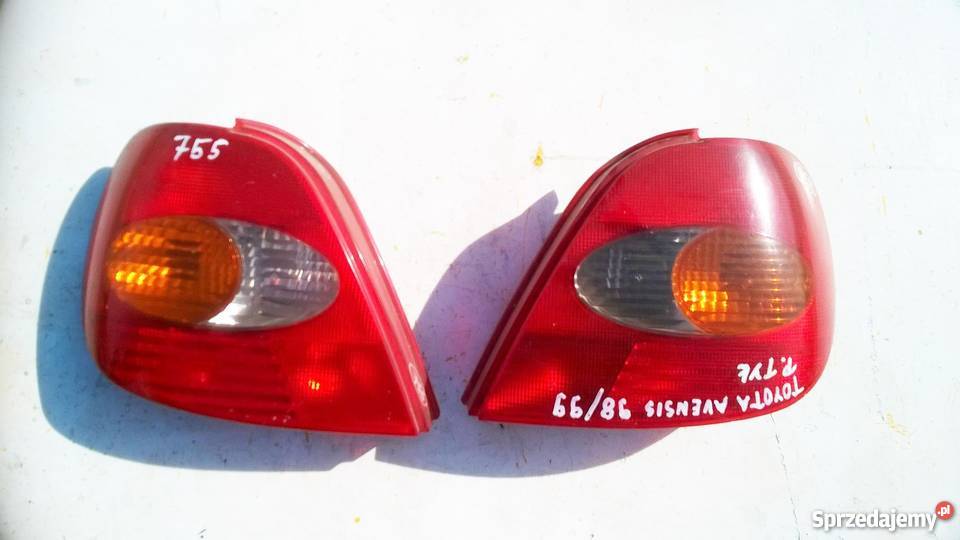 TOYOTA AVENSIS 5D 1998 1999 LAMPA TYŁ PRAWA LEWA Wrocław