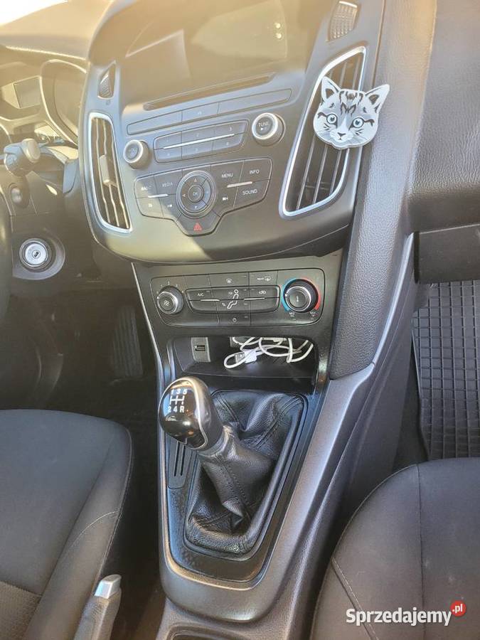 Ford Focus sedan 16 105 manualna Marki