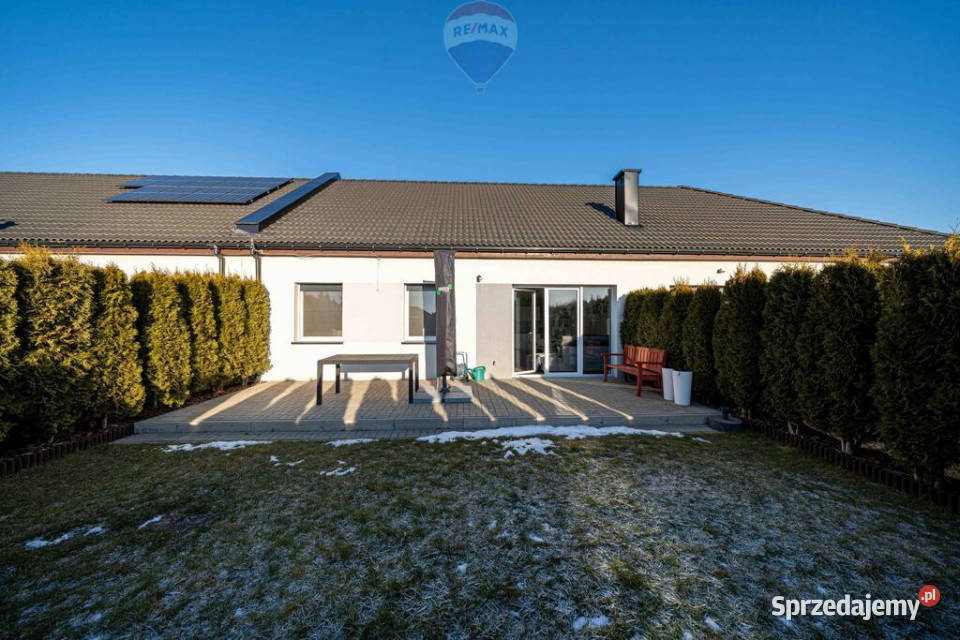 Parterowy funkcjonalny dom z ogródkiem Lusówko