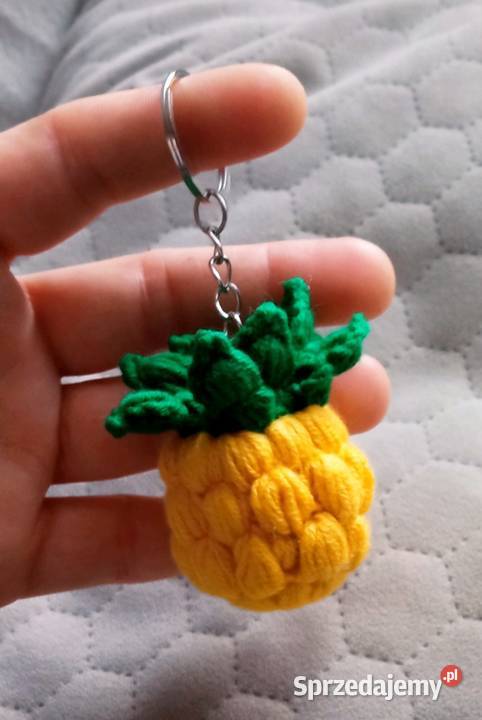 Ananas wykonany na szydełku brelok