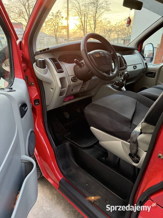 Renault trafic 25 2004r long 6 osób zabudowa Bieżuń