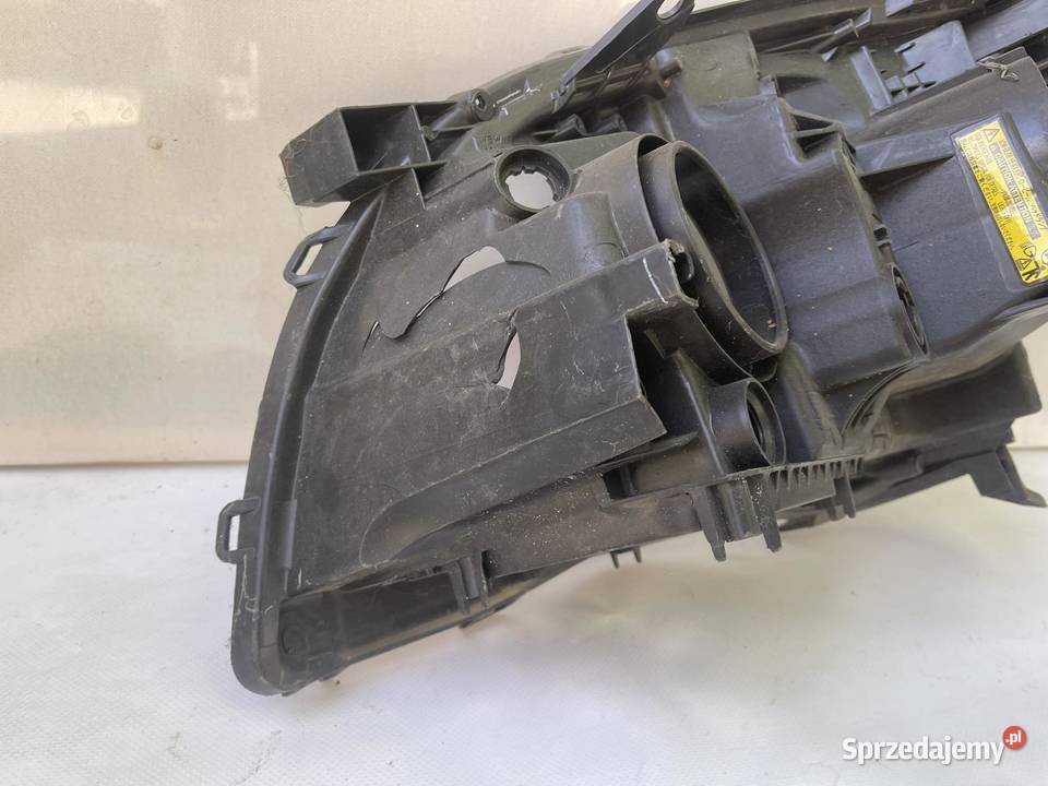 TOYOTA AVENSIS T25 PRAWA OBUDOWA LAMPY osobowe Ostroróg