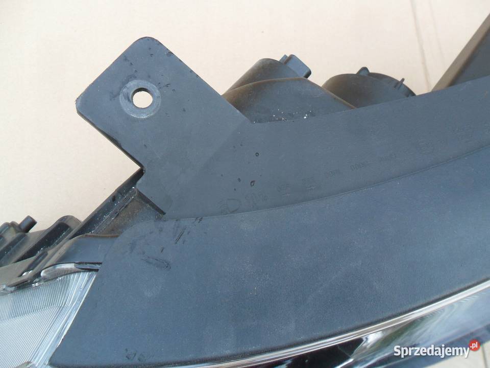 Kia Sportage 2010 reflektor lampa LED lewa Nowy Tomyśl