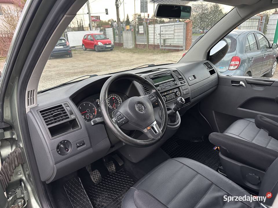 Volkswagen Caravelle 20 TDI 180 Long 8 OSÓBSalon lakier metallic Warszawa